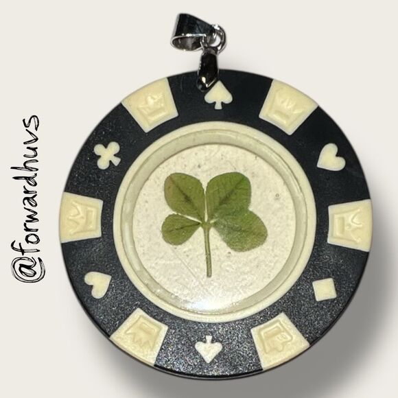 Poker Chip Pendant – Preserved Four-Leaf Clover – 925 Bail - Picture 5 of 8